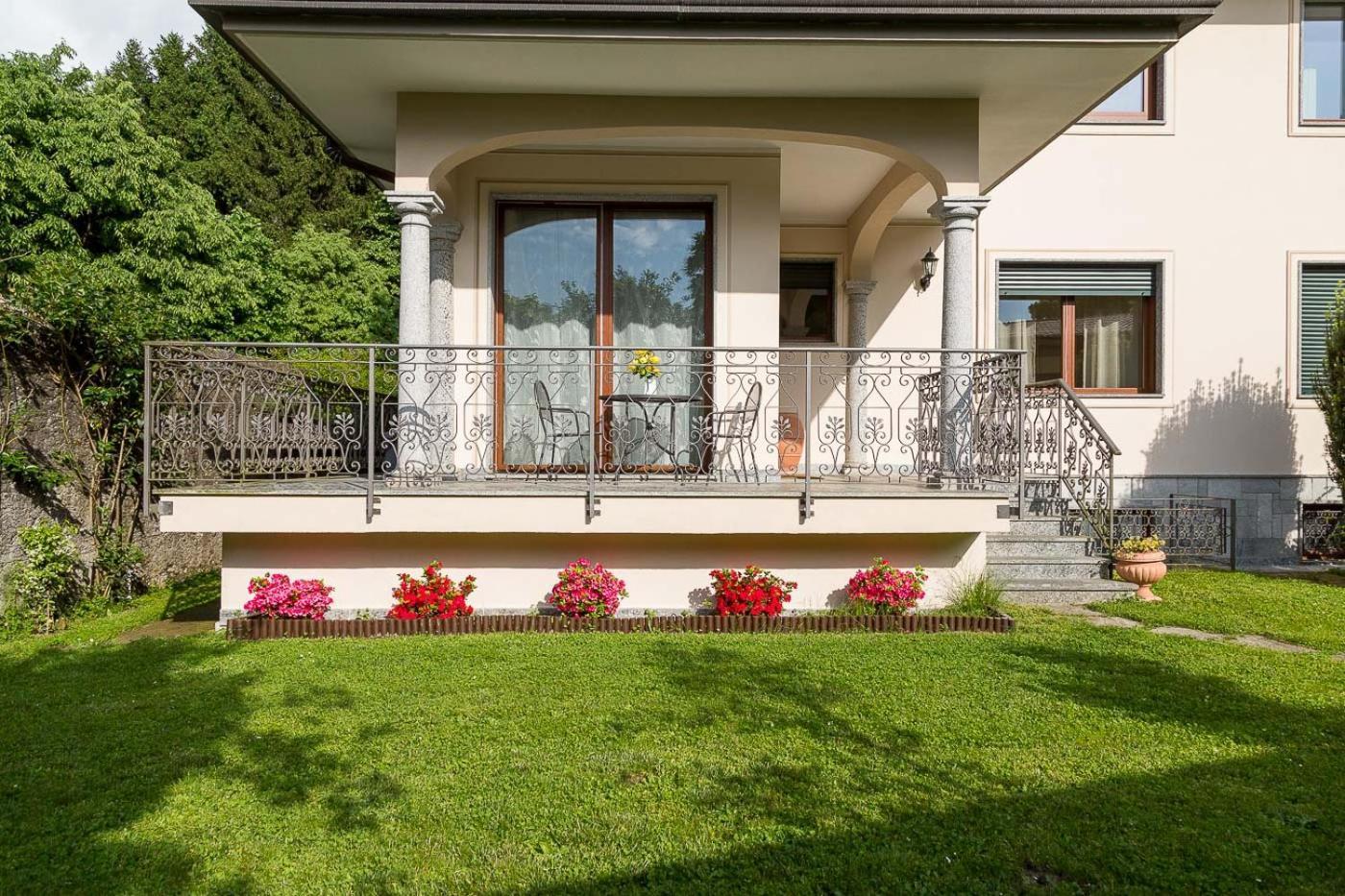 La Petite Dame - Lake Maggiore - 100 M From The Lake Verbania Ngoại thất bức ảnh